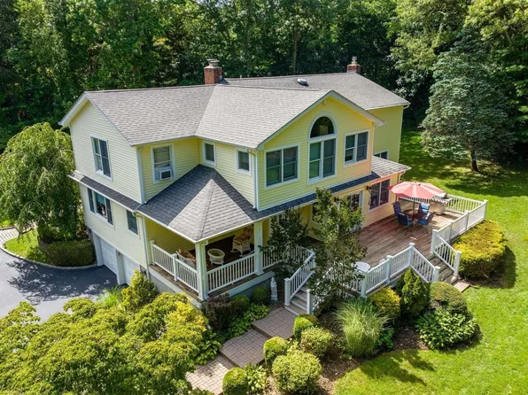 39 W Maple Road, Greenlawn, NY 11740