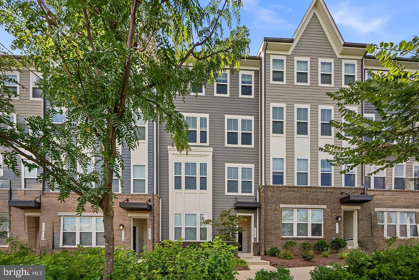 Potomac Town Center Condominium — Photo 1