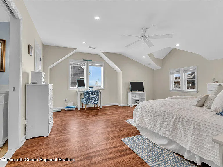 368 1st Ave — Photo 21
