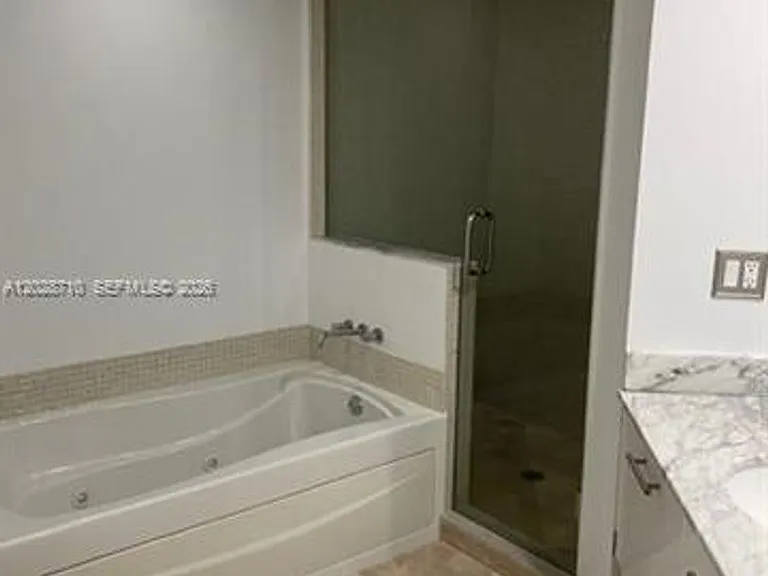 55 SE 6th St #1502 — Photo 18
