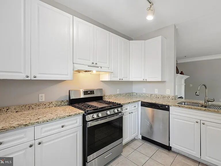 501 Hungerford Dr #144 — Photo 14