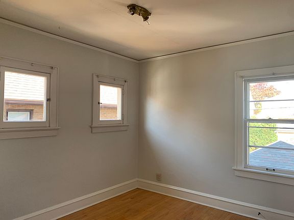 4th image of 1638 E Newton Ave