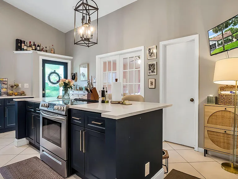 4335 Palm Forest Dr N — Photo 5