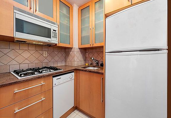 4th image of 210 E 63rd St APT 10B