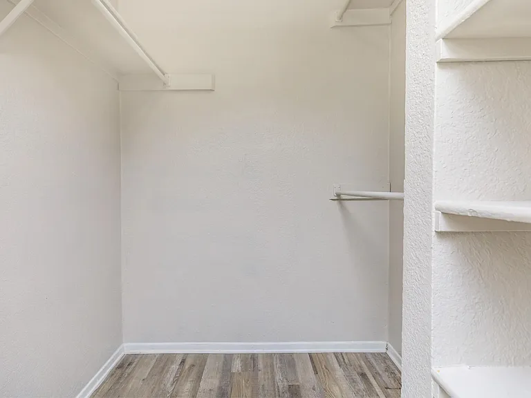 Blakely Apartments — Photo 8