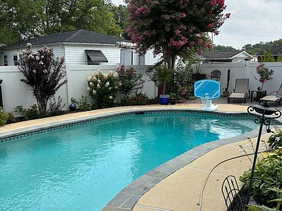 5th image of 1318 Meadowvale Rd