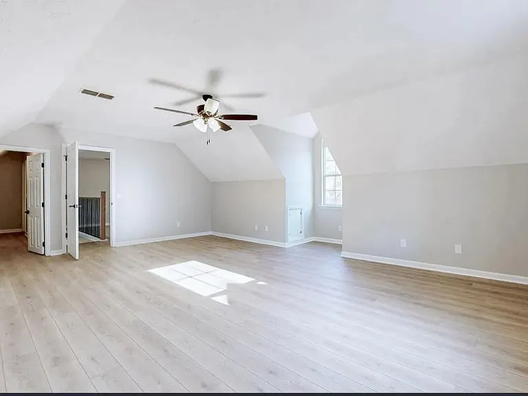206 Moorhill Ave — Photo 9