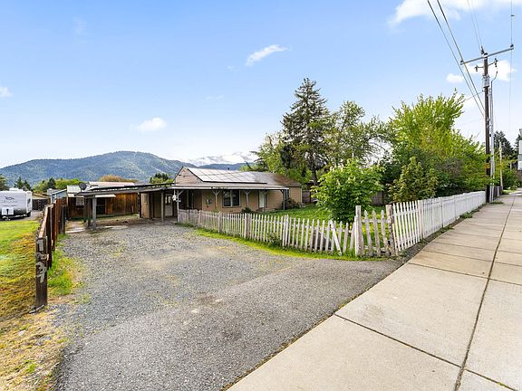 2nd image of 1837 Drury Ln