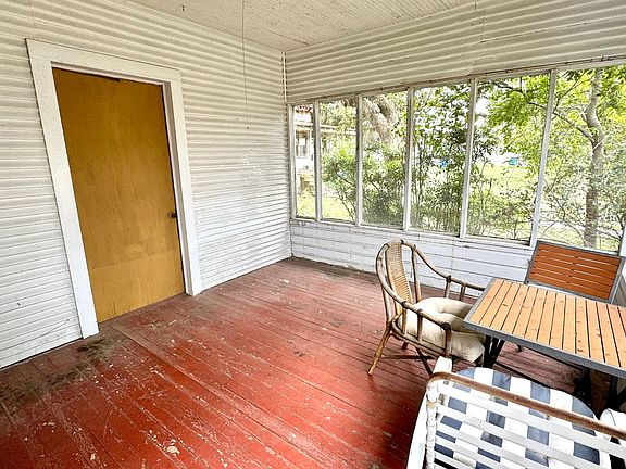2nd image of 511 E Washington Ave