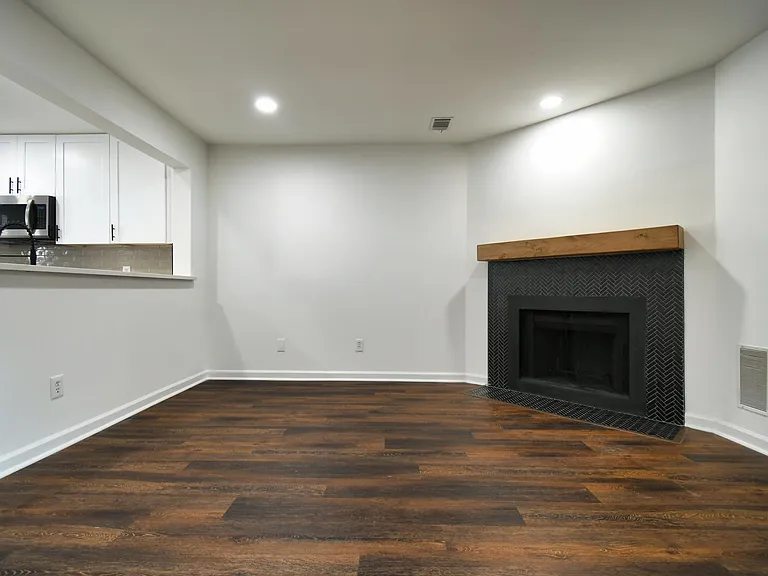 1606 Queen Anne Ct — Photo 11