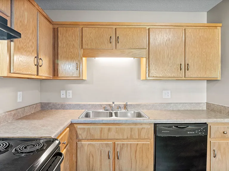 Peabody Dr - 375 — Photo 10