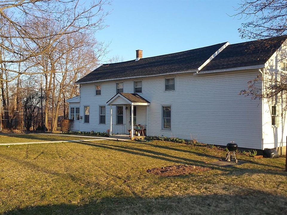 1st image of 900 Columbia St