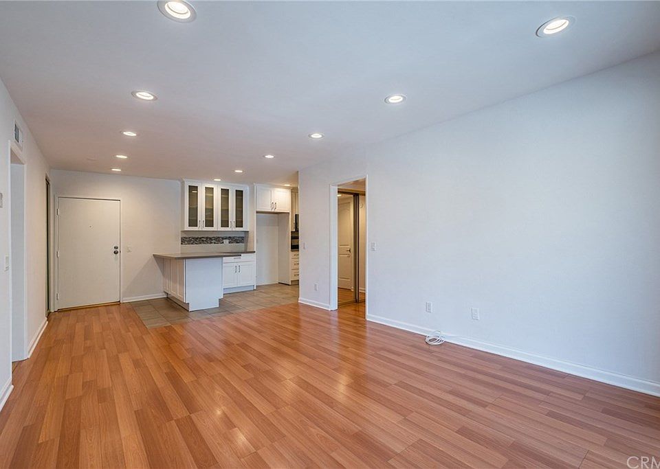 1st image of 500 Jackson Pl Unit 305