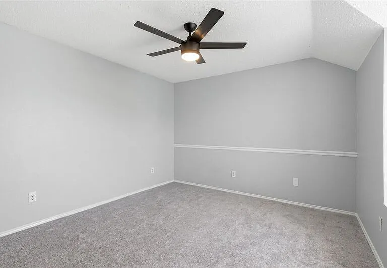 1379 Honeysuckle Ln — Photo 21