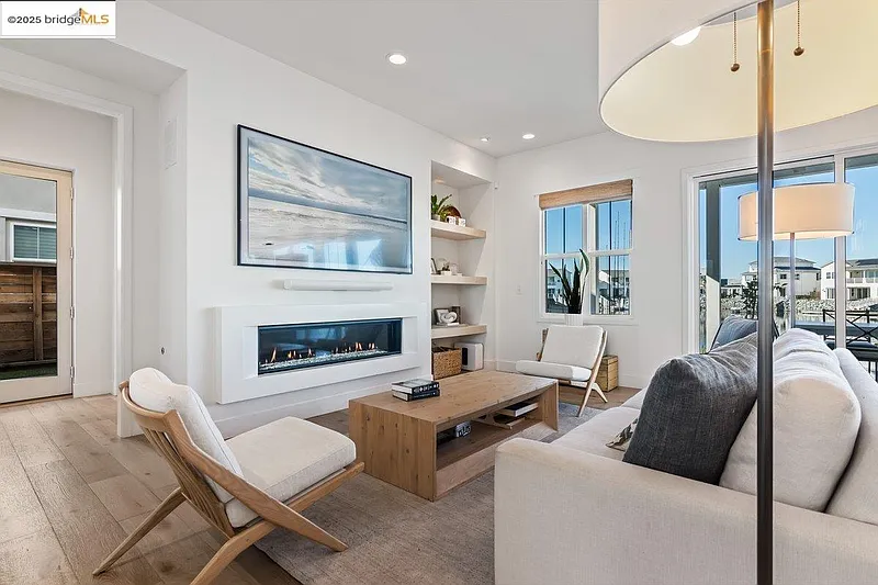 Thumbnail 11
