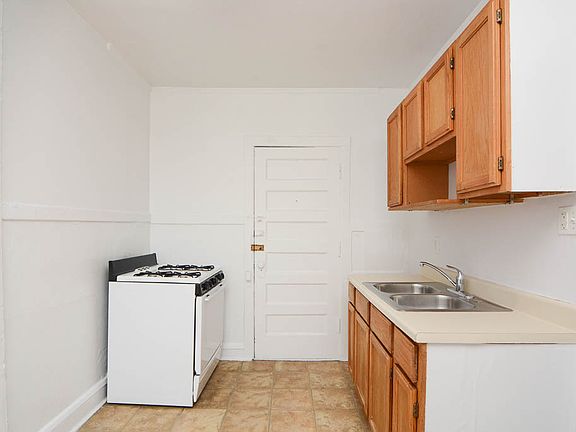 2nd image of 3312 W Schubert Ave APT 3CC