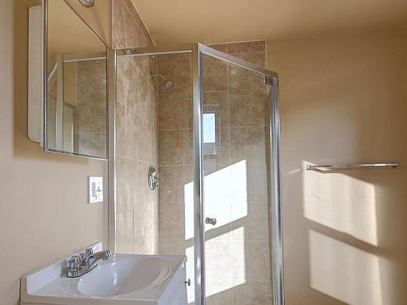 2nd image of 3821 Deodar St