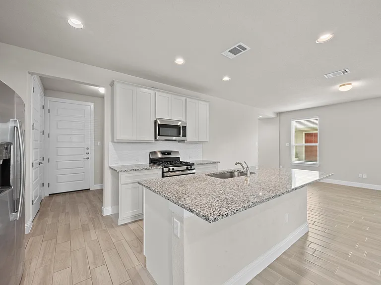 213 Graver St — Photo 5