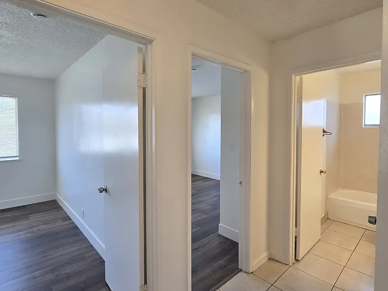 2640 W Fairmont Ave #204 — Photo 4