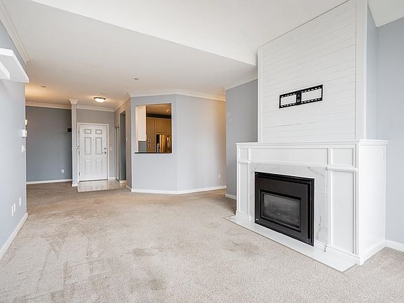 5th image of 12464 191b St #402