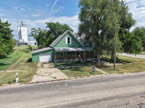 134 S Oak St, Osborne, KS 67473