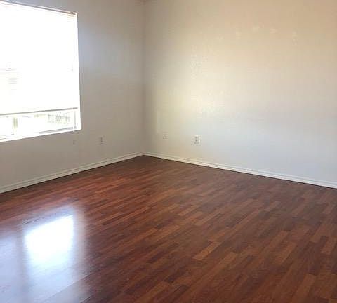 4th image of 5200 Bridle Dr
