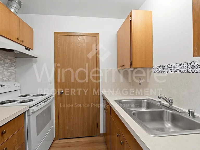 1111 E 8th Ave — Photo 9