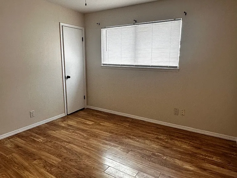 3003 Avenue O — Photo 17