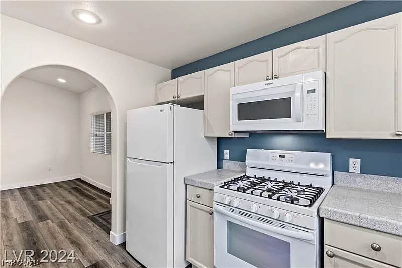 2 bed, 2.0 bath, 1186 sqft, $1,695 — Photo 4