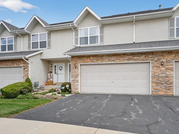 1152 Rose Dr, Sycamore, IL 60178