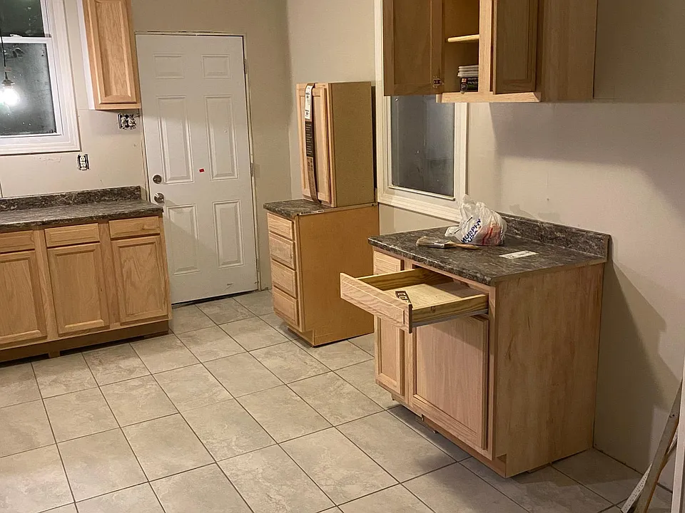 886 Trinity Pl