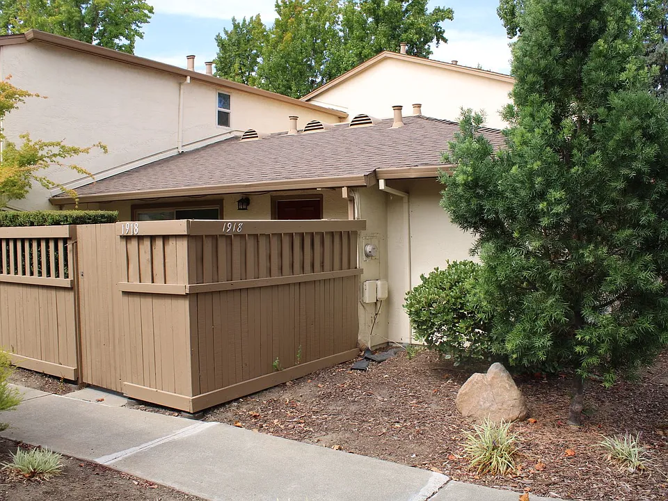 1918 Pomar Way