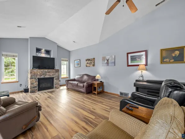 7200 S Hoffman Pl, Sioux Falls, SD 57108