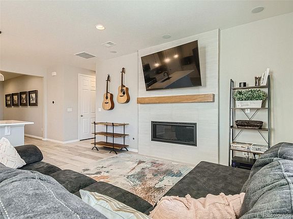 5th image of 9733 Uravan St