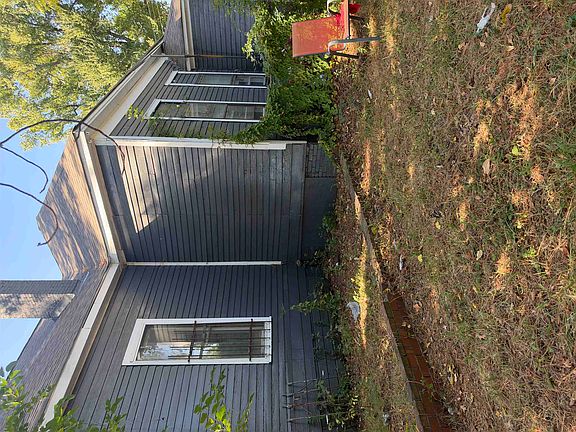 3rd image of 889 S Willett St
