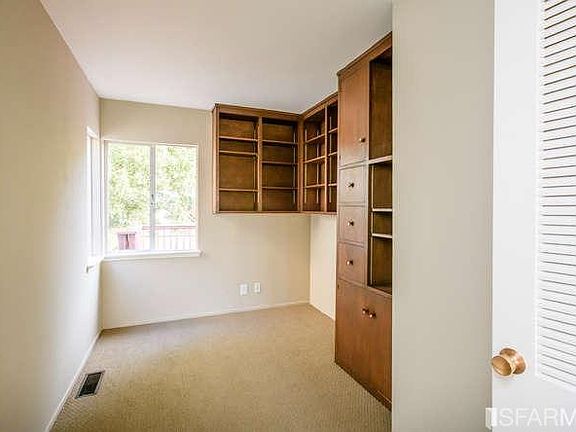 4th image of 157 College Ave