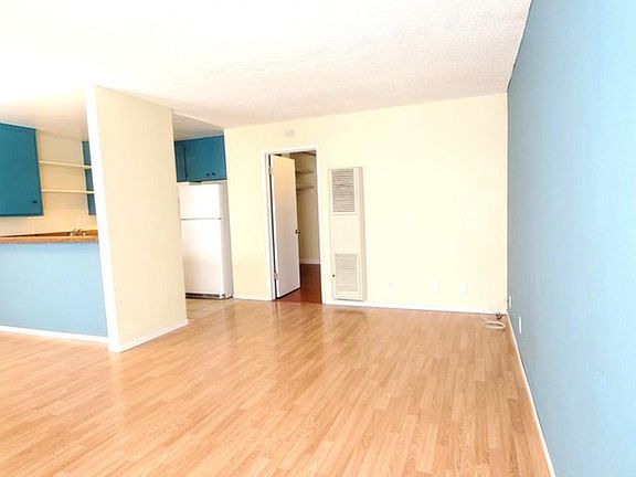 2nd image of 667 Glenfinnan Ave #A