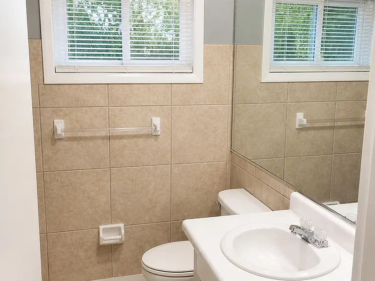 930 Alcazar Way S — Photo 4