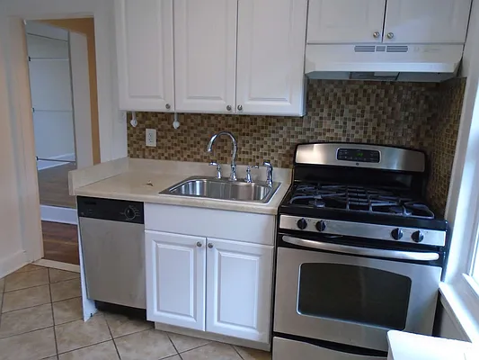 Rented by 18 REALTY | media 22