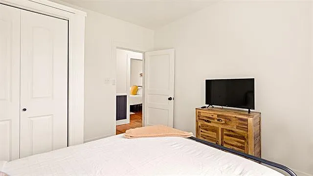 210 S Oak St — Photo 19
