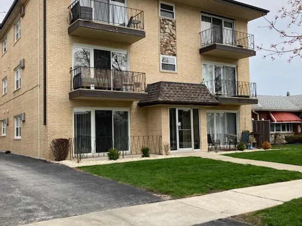9521 S Kilbourn Ave #2N, Oak Lawn, IL 60453