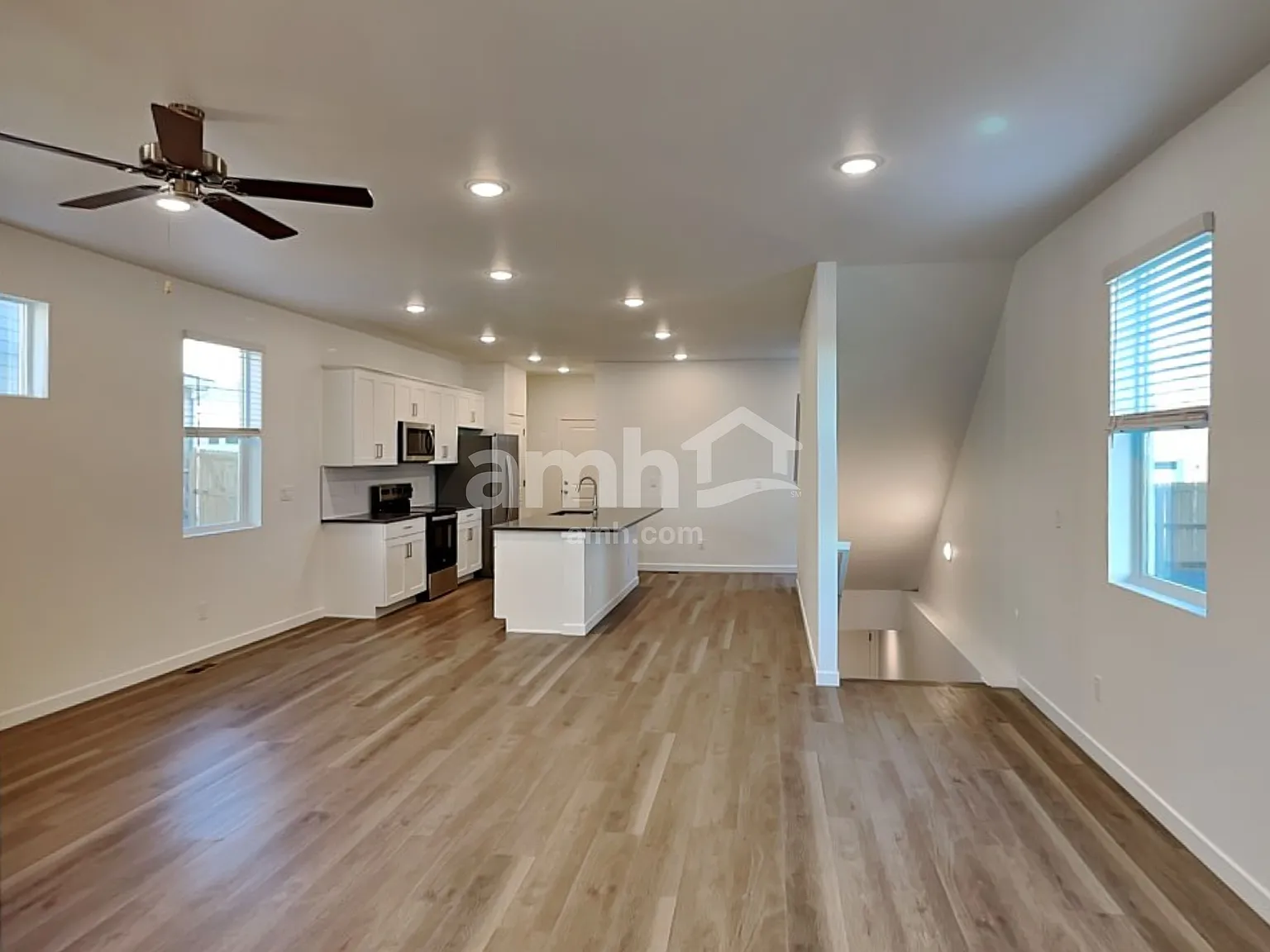 5 bed, 3.5 bath, 2837 sqft, $3,545 — Photo 4