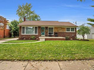 6821 Kinmore St, Dearborn Heights, MI 48127