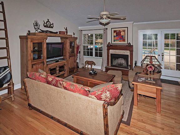 5th image of 740 Charmwood Dr