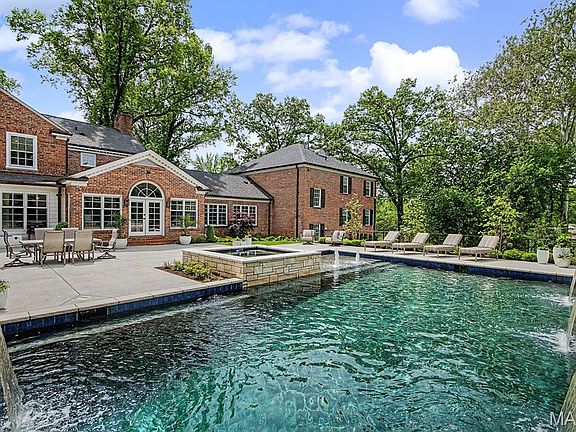 4th image of 7 Greenbriar Dr