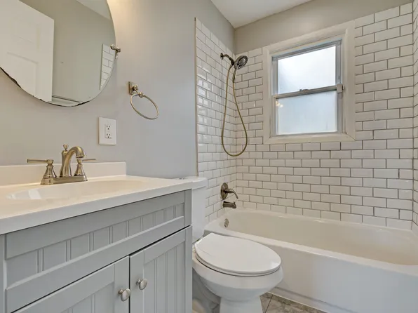 2051 E Schumacher St, Burton, MI 48529