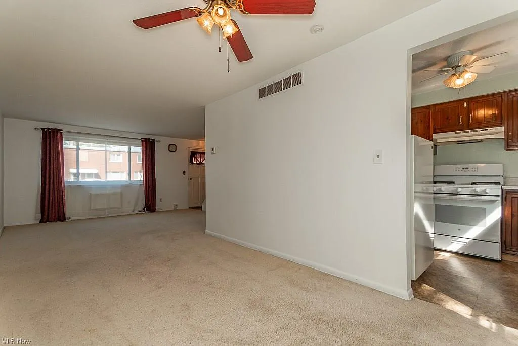 1547 Severn Ln — Photo 4
