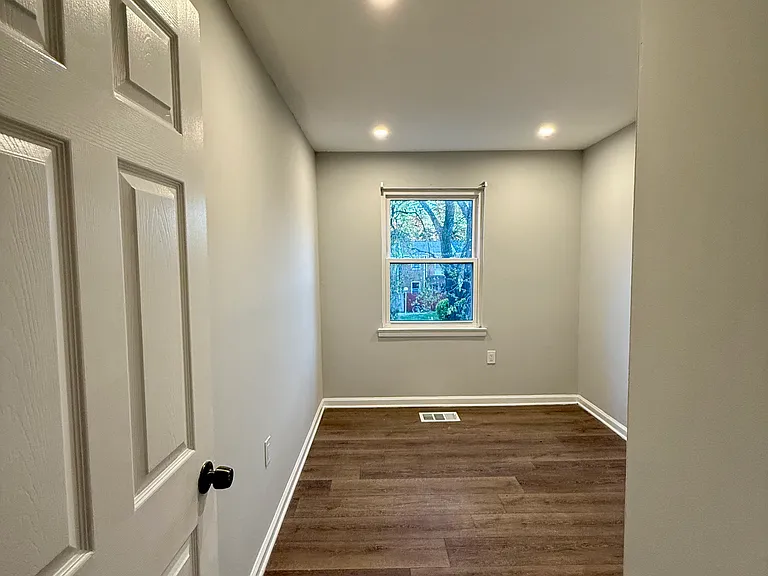 238 N Stevenson Sq — Photo 19