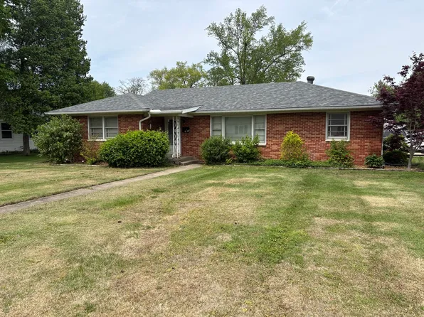1 Charles Dr, Centralia, IL 62801