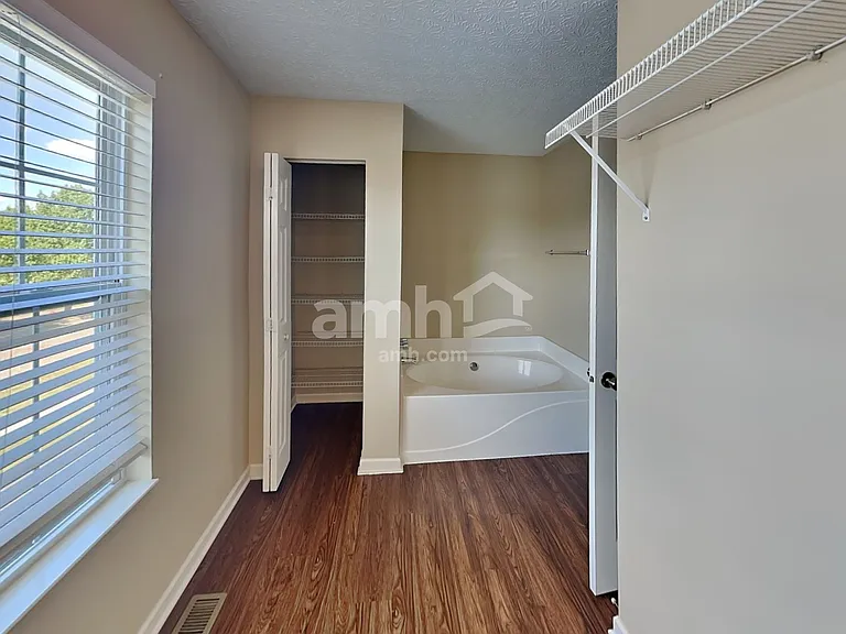 275 Monarch Dr — Photo 14